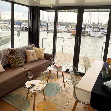Yarmouth Waterlodge Floating Apartments 2 Buitenkant foto