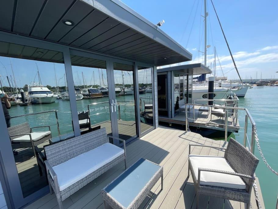 Yarmouth Waterlodge Floating Apartments 2 Buitenkant foto
