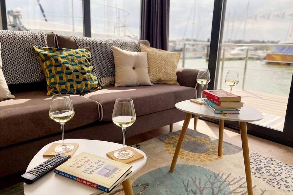 Yarmouth Waterlodge Floating Apartments 2 Buitenkant foto