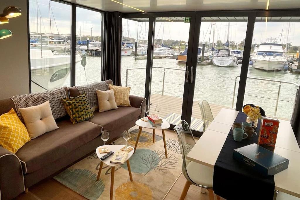 Yarmouth Waterlodge Floating Apartments 2 Buitenkant foto