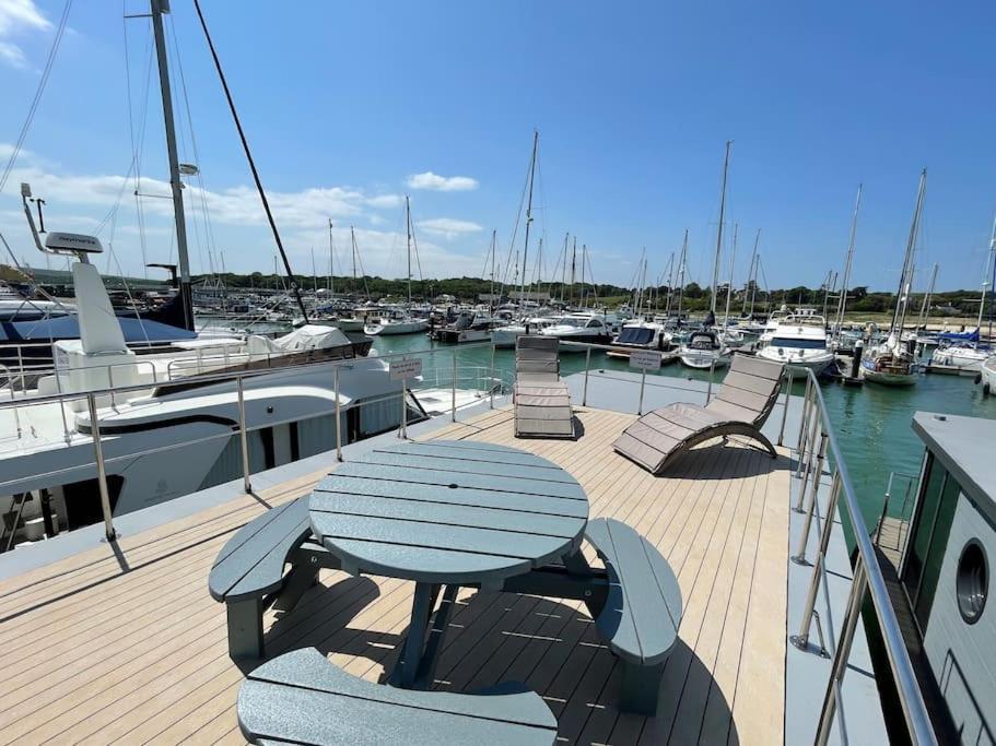 Yarmouth Waterlodge Floating Apartments 2 Buitenkant foto